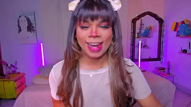 CuteRomi online show from 10/24/25, 04:20