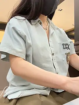 Snapshot of Yuniezy chatting on 12/15/24, 12:28 Yuniezy online show from 12/15/24, 12:28