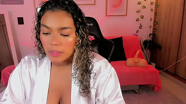 Snapshot of aleja_montiel__ chatting on 04/16/26, 12:50 aleja montiel online show from 04/16/26, 12:50