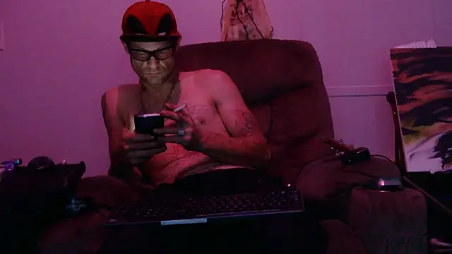 Snapshot of TheOneYouLove69 chatting on 02/24/25, 04:05 TheOneYouLove69 online show from 02/24/25, 04:05