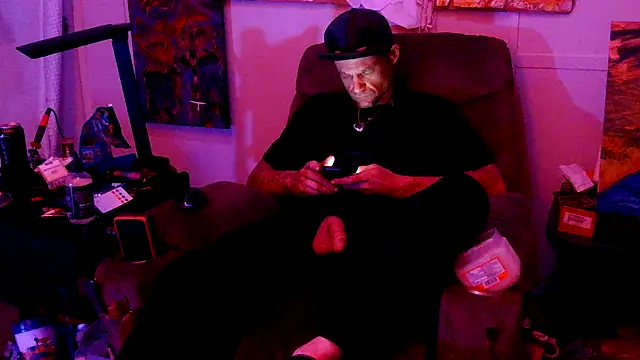 Snapshot of TheOneYouLove69 chatting on 03/15/25, 05:08 TheOneYouLove69 online show from 03/15/25, 05:08