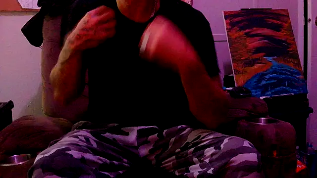 Snapshot of TheOneYouLove69 chatting on 03/23/25, 04:05 TheOneYouLove69 online show from 03/23/25, 04:05