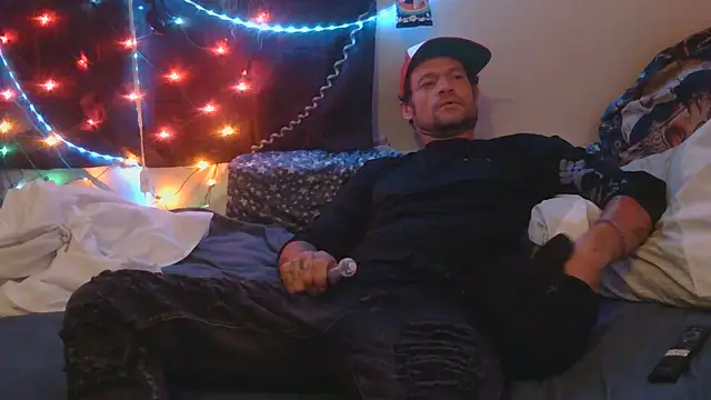 Snapshot of TheOneYouLove69 chatting on 10/08/25, 04:43 TheOneYouLove69 online show from 10/08/25, 04:43