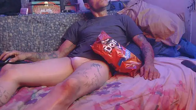 Snapshot of TheOneYouLove69 chatting on 11/16/25, 06:08 TheOneYouLove69 online show from 11/16/25, 06:08