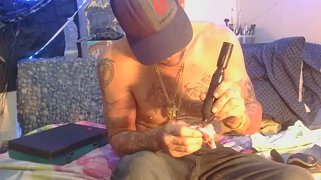 Snapshot of TheOneYouLove69 chatting on 11/17/25, 07:14 TheOneYouLove69 online show from 11/17/25, 07:14