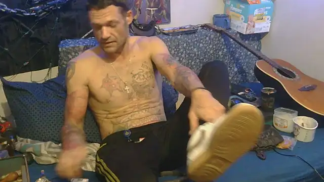 Snapshot of TheOneYouLove69 chatting on 11/19/25, 08:36 TheOneYouLove69 online show from 11/19/25, 08:36