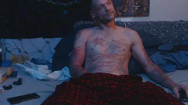 Snapshot of TheOneYouLove69 chatting on 11/28/25, 03:53 TheOneYouLove69 online show from 11/28/25, 03:53