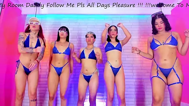 Snapshot of GIRLS_DIRTY_XTREME chatting on 01/15/25, 04:00 GIRLS DIRTY XTREME online show from 01/15/25, 04:00