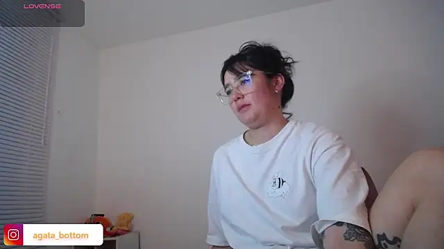 Snapshot of NewAgatha_Bolton chatting on 02/12/26, 11:22 NewAgatha Bolton online show from 02/12/26, 11:22