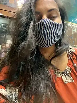 Snapshot of HaaniKaur chatting on 01/07/25, 05:20 HaaniKaur online show from 01/07/25, 05:20