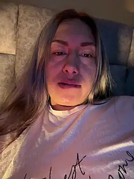 Snapshot of xLadyScarlettx chatting on 01/03/25, 04:55 xLadyScarlettx online show from 01/03/25, 04:55