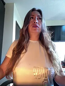 Snapshot of xLadyScarlettx chatting on 01/03/25, 05:20 xLadyScarlettx online show from 01/03/25, 05:20