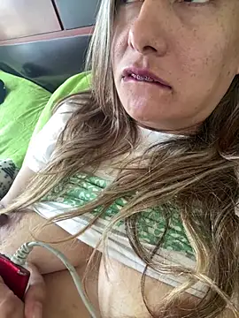 Snapshot of xLadyScarlettx chatting on 01/11/25, 04:06 xLadyScarlettx online show from 01/11/25, 04:06