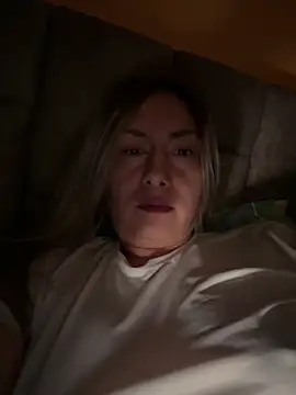 Snapshot of xLadyScarlettx chatting on 02/02/25, 03:43 xLadyScarlettx online show from 02/02/25, 03:43