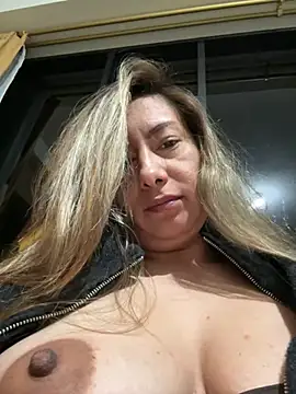 Snapshot of xLadyScarlettx chatting on 02/04/25, 01:34 xLadyScarlettx online show from 02/04/25, 01:34