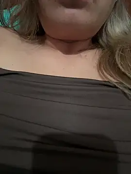 Snapshot of xLadyScarlettx chatting on 02/05/25, 02:51 xLadyScarlettx online show from 02/05/25, 02:51