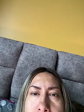 Snapshot of xLadyScarlettx chatting on 02/13/25, 08:13 xLadyScarlettx online show from 02/13/25, 08:13