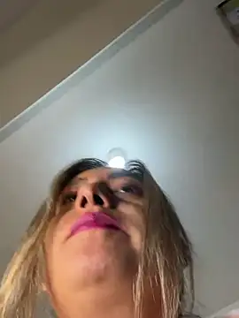 Snapshot of xLadyScarlettx chatting on 02/21/25, 03:12 xLadyScarlettx online show from 02/21/25, 03:12