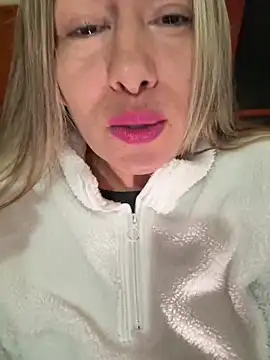 Snapshot of xLadyScarlettx chatting on 02/22/25, 02:06 xLadyScarlettx online show from 02/22/25, 02:06