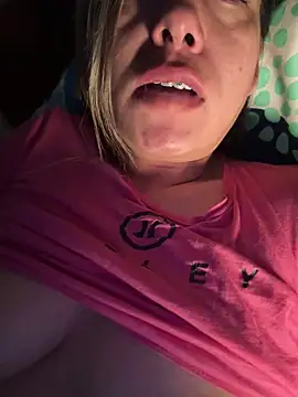 Snapshot of xLadyScarlettx chatting on 03/09/25, 04:05 xLadyScarlettx online show from 03/09/25, 04:05