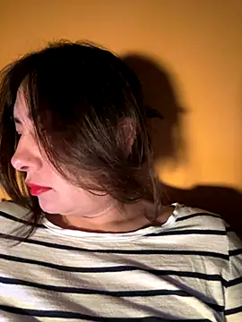 Snapshot of xLadyScarlettx chatting on 09/14/25, 01:49 xLadyScarlettx online show from 09/14/25, 01:49