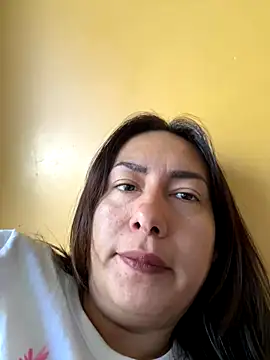 Snapshot of xLadyScarlettx chatting on 10/05/25, 04:05 xLadyScarlettx online show from 10/05/25, 04:05