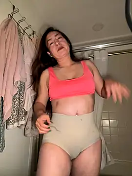 Snapshot of xLadyScarlettx chatting on 11/28/25, 03:42 xLadyScarlettx online show from 11/28/25, 03:42