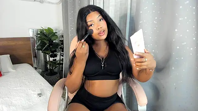 Snapshot of Isaa_Coleman_ chatting on 02/06/25, 10:32 Isaa Coleman online show from 02/06/25, 10:32