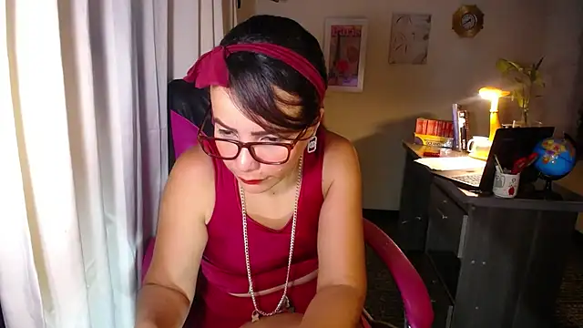 Snapshot of danielle_rose_1 chatting on 04/19/26, 04:17 danielle rose 1 online show from 04/19/26, 04:17