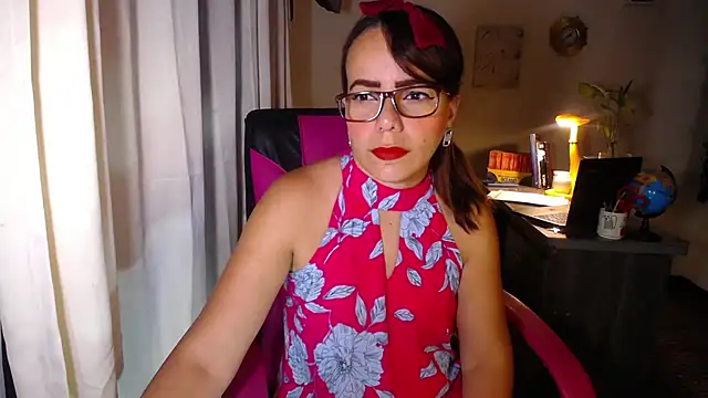 Snapshot of danielle_rose_1 chatting on 04/20/26, 02:20 danielle rose 1 online show from 04/20/26, 02:20