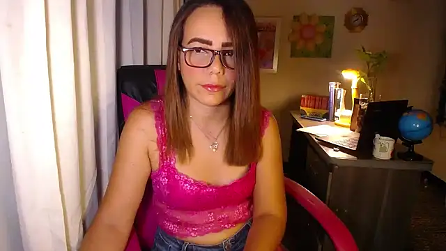 Snapshot of danielle_rose_1 chatting on 05/31/26, 05:53 danielle rose 1 online show from 05/31/26, 05:53