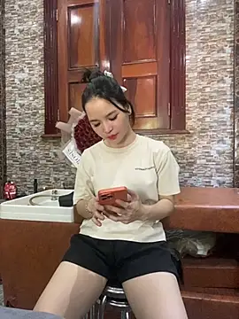 Snapshot of LiLi-Kirix99 chatting on 05/27/26, 02:08 LiLi-Kirix99 online show from 05/27/26, 02:08