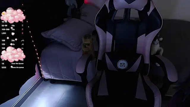 Snapshot of Theprojectsaraa chatting on 10/06/25, 08:28 Theprojectsaraa online show from 10/06/25, 08:28