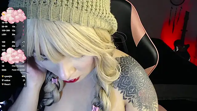 Snapshot of Theprojectsaraa chatting on 10/20/25, 09:04 Theprojectsaraa online show from 10/20/25, 09:04