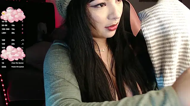 Snapshot of Theprojectsaraa chatting on 11/14/25, 01:32 Theprojectsaraa online show from 11/14/25, 01:32