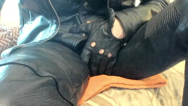 leatherz69 online show from 04/03/26, 02:15