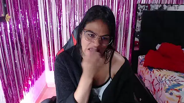 Snapshot of SweetAlmaa chatting on 06/27/26, 11:37 SweetAlmaa online show from 06/27/26, 11:37