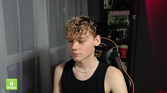 Snapshot of Keytaro chatting on 10/22/25, 11:59 Keytaro online show from 10/22/25, 11:59