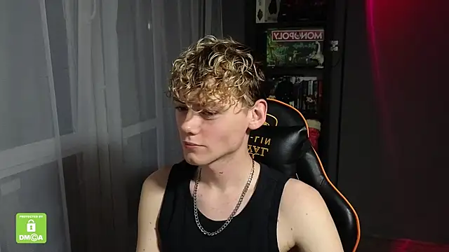 Snapshot of Keytaro chatting on 10/24/25, 01:13 Keytaro online show from 10/24/25, 01:13