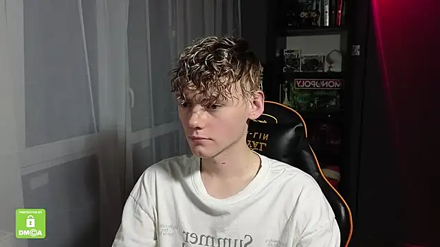 Snapshot of Keytaro chatting on 10/26/25, 03:07 Keytaro online show from 10/26/25, 03:07