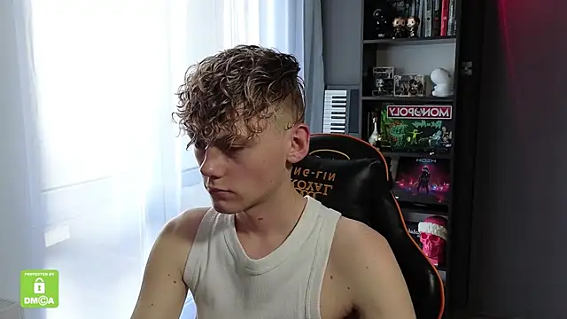 Snapshot of Keytaro chatting on 10/28/25, 10:08 Keytaro online show from 10/28/25, 10:08