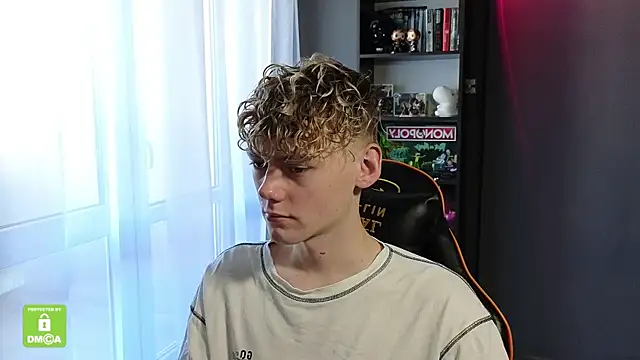 Snapshot of Keytaro chatting on 10/29/25, 09:22 Keytaro online show from 10/29/25, 09:22