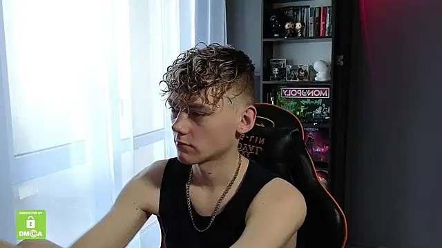 Snapshot of Keytaro chatting on 10/30/25, 10:38 Keytaro online show from 10/30/25, 10:38