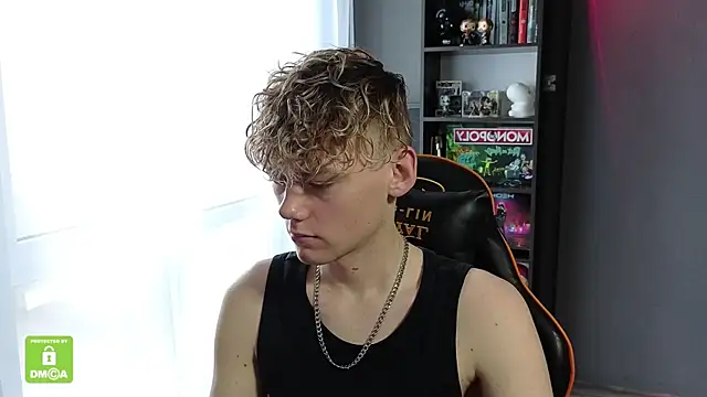 Snapshot of Keytaro chatting on 10/31/25, 10:49 Keytaro online show from 10/31/25, 10:49