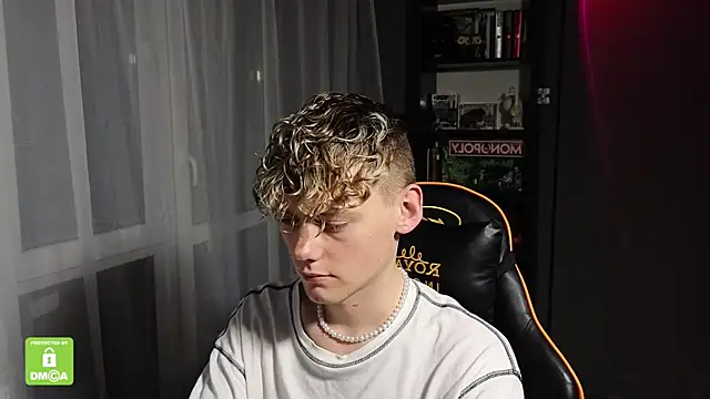 Snapshot of Keytaro chatting on 11/11/25, 11:27 Keytaro online show from 11/11/25, 11:27