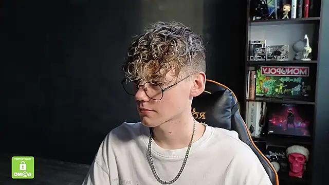 Snapshot of Keytaro chatting on 11/20/25, 01:11 Keytaro online show from 11/20/25, 01:11