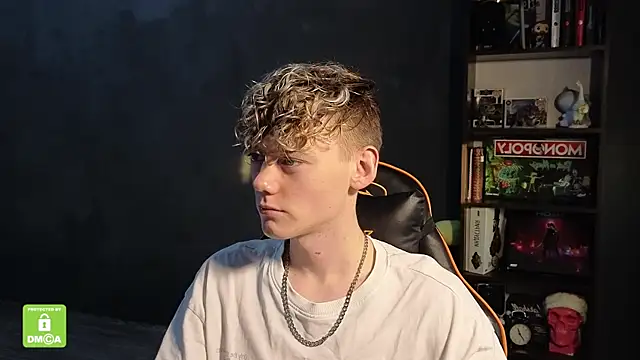 Snapshot of Keytaro chatting on 11/21/25, 01:21 Keytaro online show from 11/21/25, 01:21