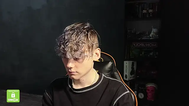 Snapshot of Keytaro chatting on 11/23/25, 01:55 Keytaro online show from 11/23/25, 01:55