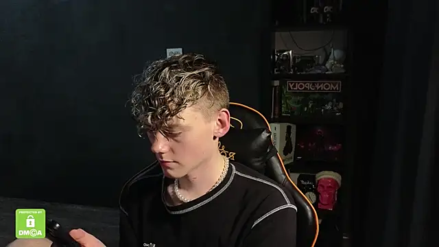 Snapshot of Keytaro chatting on 11/24/25, 09:25 Keytaro online show from 11/24/25, 09:25