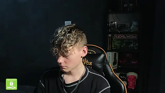 Snapshot of Keytaro chatting on 11/25/25, 01:55 Keytaro online show from 11/25/25, 01:55